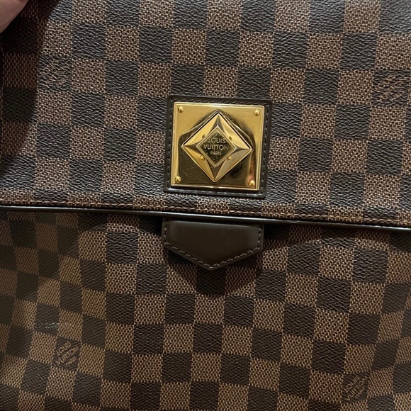 Louis Vuitton - Picture 7 of 12